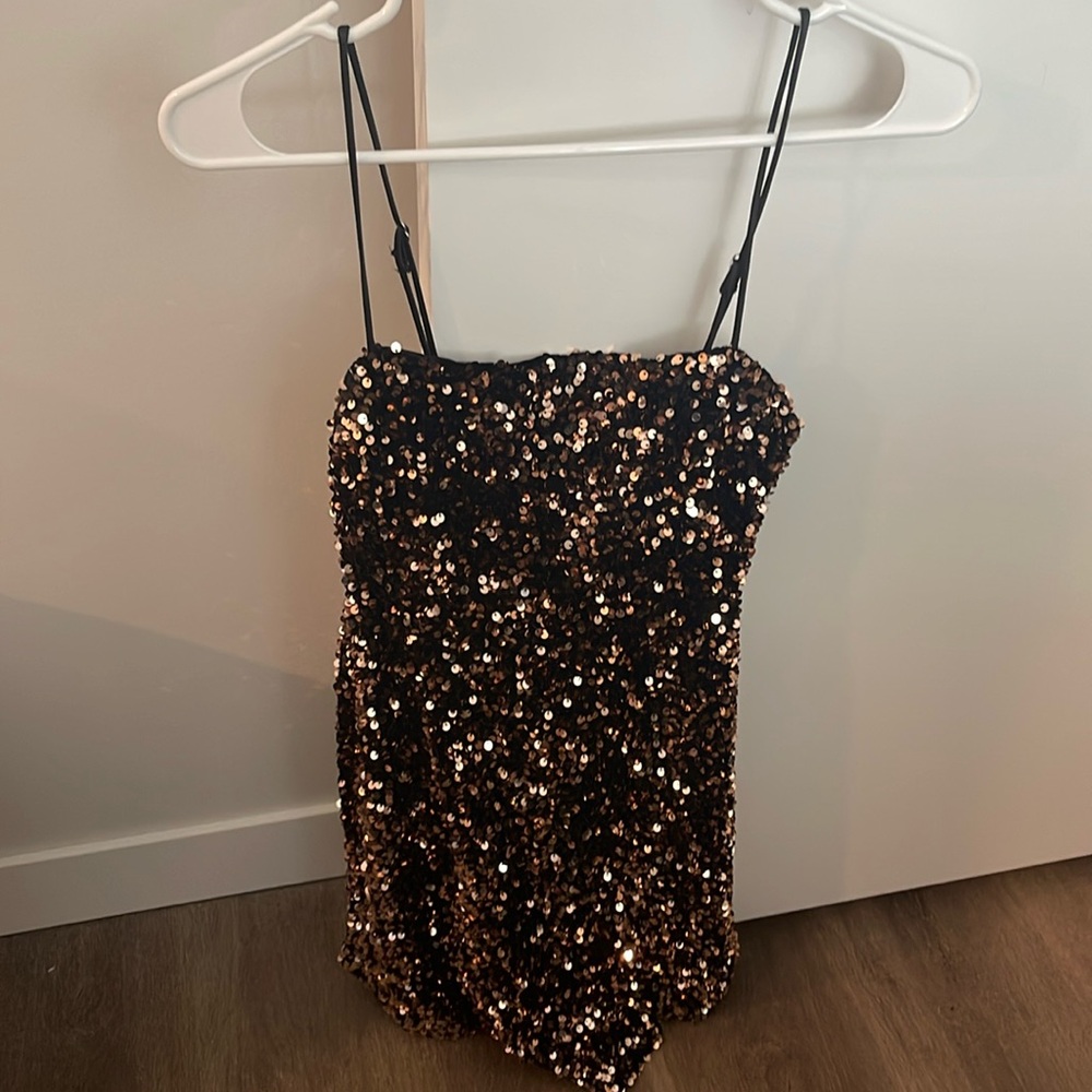 selfie leslie dress!! never worn! has tags!!! so beautiful.